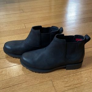 Women’s Sorel Rain boots, black, size 7.